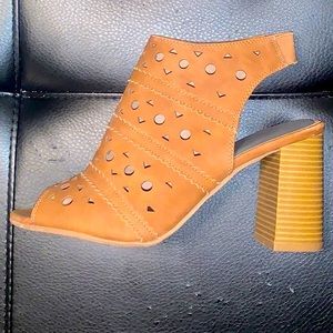 Size 9 tan peep toes